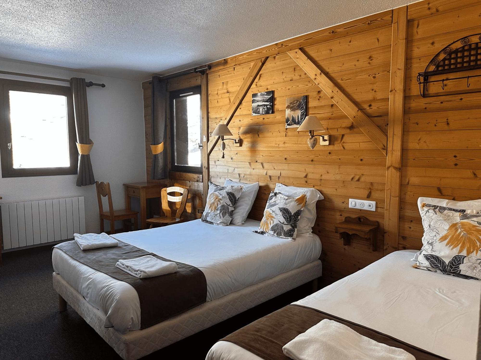 Hotel Club "Les Carrettes" วัลเมนิเย ภายนอก รูปภาพ