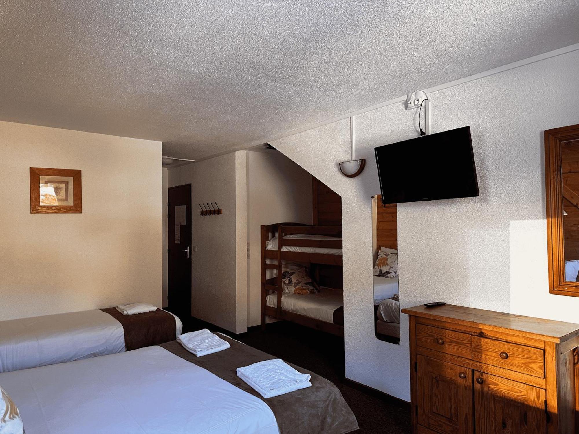 Hotel Club "Les Carrettes" วัลเมนิเย ภายนอก รูปภาพ
