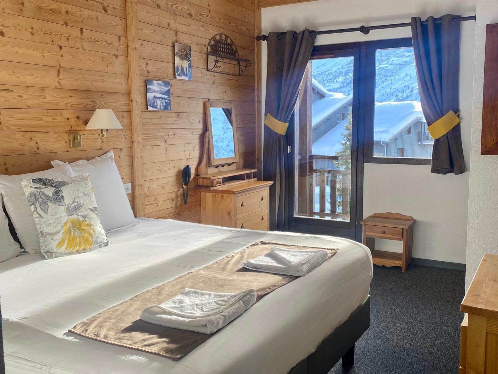Hotel Club "Les Carrettes" วัลเมนิเย ภายนอก รูปภาพ